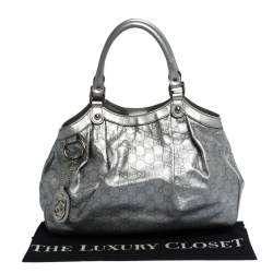 مملوكة مسبقًا حقيبة يد غوتشي سوكي متوسطة جلد غوتشيسيما فضية ميتالك