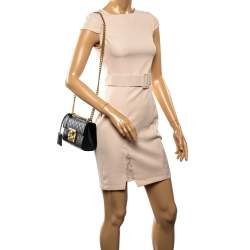 مملوكة مسبقًا حقيبة كتف غوتشي جلد غوتشيسيما صغيرة بقفل