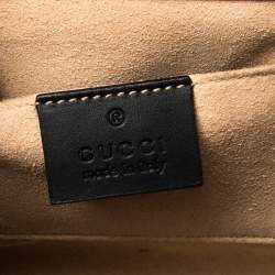 مملوكة مسبقًا حقيبة كتف غوتشي جلد غوتشيسيما صغيرة بقفل