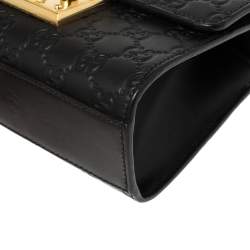 مملوكة مسبقًا حقيبة كتف غوتشي جلد غوتشيسيما صغيرة بقفل