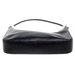 مملوكة مسبقًا حقيبة هوبو غوتشي سحاب علوي جلد سوداء