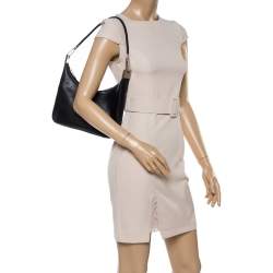 مملوكة مسبقًا حقيبة هوبو غوتشي سحاب علوي جلد سوداء