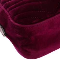 مملوكة مسبقًا Gucci Magenta Matelasse Velvet Small GG Marmont Shoulder Bag