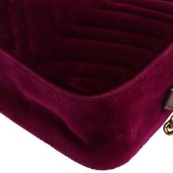 مملوكة مسبقًا Gucci Magenta Matelasse Velvet Small GG Marmont Shoulder Bag