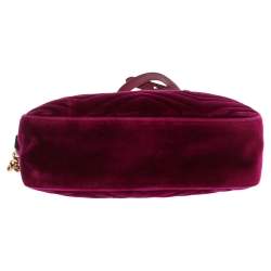 مملوكة مسبقًا Gucci Magenta Matelasse Velvet Small GG Marmont Shoulder Bag