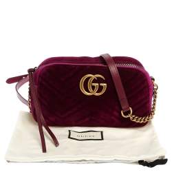 مملوكة مسبقًا Gucci Magenta Matelasse Velvet Small GG Marmont Shoulder Bag