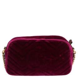 مملوكة مسبقًا Gucci Magenta Matelasse Velvet Small GG Marmont Shoulder Bag