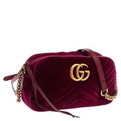 مملوكة مسبقًا Gucci Magenta Matelasse Velvet Small GG Marmont Shoulder Bag
