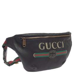 مملوكة مسبقًا Gucci Black Pebbled Leather Logo Web Belt Bag
