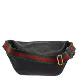 مملوكة مسبقًا Gucci Black Pebbled Leather Logo Web Belt Bag