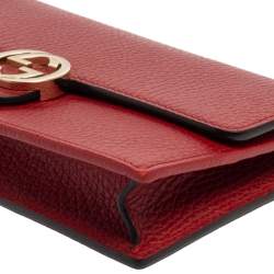 مملوكة مسبقًا محفظة غوتشي جلد أحمر جي متداخلة بسلسلة