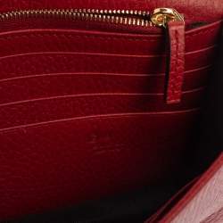 مملوكة مسبقًا محفظة غوتشي جلد أحمر جي متداخلة بسلسلة