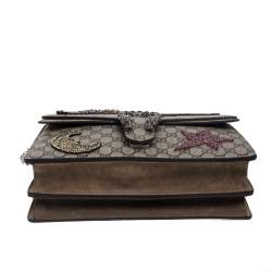 مملوكة مسبقًا حقيبة كتف غوتشي ديونيسوس متوسطة مزخرفة كريستال سويدي و كانفاس جي جي سوبريم بيج