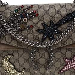 مملوكة مسبقًا حقيبة كتف غوتشي ديونيسوس متوسطة مزخرفة كريستال سويدي و كانفاس جي جي سوبريم بيج
