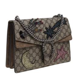 مملوكة مسبقًا حقيبة كتف غوتشي ديونيسوس متوسطة مزخرفة كريستال سويدي و كانفاس جي جي سوبريم بيج