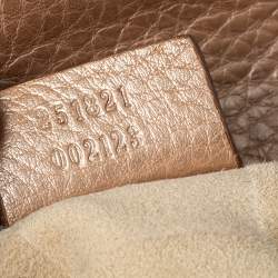 مملوكة مسبقًا Gucci Metallic Beige Leather Small Logo Detail Chain Link Crossbody Bag