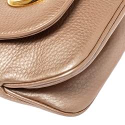 مملوكة مسبقًا Gucci Metallic Beige Leather Small Logo Detail Chain Link Crossbody Bag