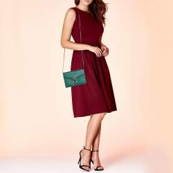 مملوكة مسبقًا محفظة بسلسلة غوتشى دينسيوس جلد خضراء