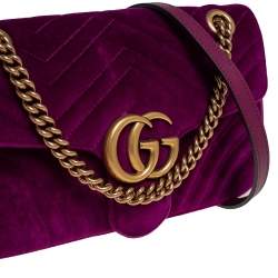 مملوكة مسبقًا حقيبة كتف غوتشي مارمونت جي جي صغيرة قطيفة ماتيلاس أرجواني