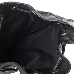 مملوكة مسبقًا Gucci Black Canvas and Leather Drawstring Hobo