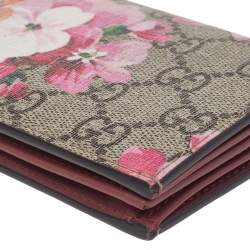 مملوكة مسبقًا Gucci Beige/Pink GG Supreme Canvas Blooms Card Case