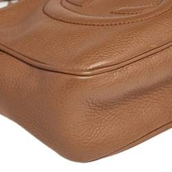 مملوكة مسبقًا حقيبة كروس غوتشي سوهو ديسكو بني فاتح صغيرة 