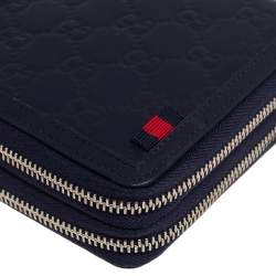 Pre Owned Gucci Navy Blue Guccissima Rubber Shima Travel Case