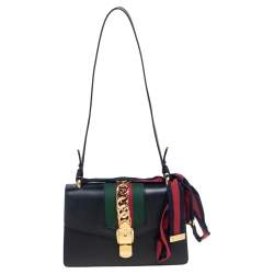 Pre Owned حقيبة كتف غوتشي سيلفي جلد أسود مزينة ويب ذات سلسلة صغيرة