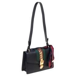 Pre Owned حقيبة كتف غوتشي سيلفي جلد أسود مزينة ويب ذات سلسلة صغيرة