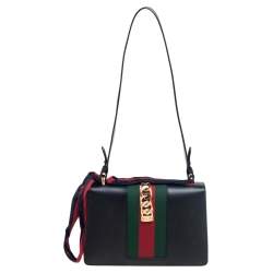 Pre Owned حقيبة كتف غوتشي سيلفي جلد أسود مزينة ويب ذات سلسلة صغيرة