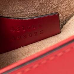 مملوكة مسبقًا حقيبة كروس غوتشي ويب ميني سيلفي جلد أحمر صغيرة بسلسلة