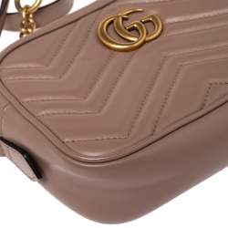 مملوكة مسبقًا حقيبة كاميرا كروس غوتشي مارمونت جي جي جلد مبطن بيج