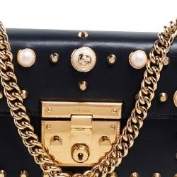 مملوكة مسبقًا حقيبة كتف غوتشي قفل مرصع لؤلؤ صغير جلد أسود