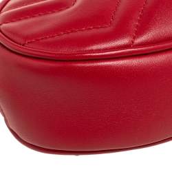 مملوكة مسبقًا حقيبة حزام غوتشي جي جي مارمونت جلد ماتيلاس أحمر