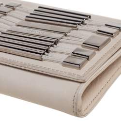 مملوكة مسبقًا Gucci White Leather Studded Long Clutch