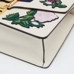 مملوكة مسبقًا حقيبة كتف غوتشي سيلفي جلد أوف وايت صغيرة