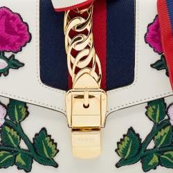 مملوكة مسبقًا حقيبة كتف غوتشي سيلفي جلد أوف وايت صغيرة