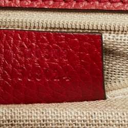 مملوكة مسبقًا حقيبة كروس غوتشي دولار جلد حمراء بسلسلة وشعار جي متشابك