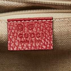 مملوكة مسبقًا حقيبة كروس غوتشي دولار جلد حمراء بسلسلة وشعار جي متشابك