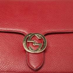 مملوكة مسبقًا حقيبة كروس غوتشي دولار جلد حمراء بسلسلة وشعار جي متشابك