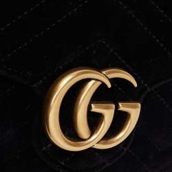 مملوكة مسبقًا Gucci Black Matelassé Velvet GG Marmont Wallet On Chain