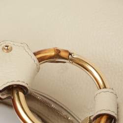 مملوكة مسبقًا Gucci Off White Leather Bamboo Ring Half Moon Hobo