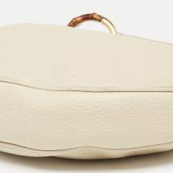 مملوكة مسبقًا Gucci Off White Leather Bamboo Ring Half Moon Hobo