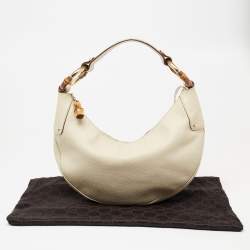 مملوكة مسبقًا Gucci Off White Leather Bamboo Ring Half Moon Hobo
