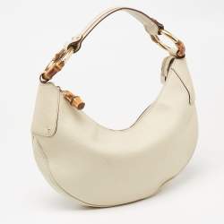 مملوكة مسبقًا Gucci Off White Leather Bamboo Ring Half Moon Hobo
