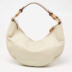 مملوكة مسبقًا Gucci Off White Leather Bamboo Ring Half Moon Hobo