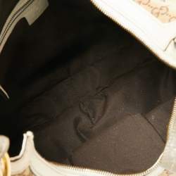 مملوكة مسبقًا حقيبة هوبو غوتشي جلد وكانفاس جي جي أبيض/بيج مزينة حرف جي متداخل