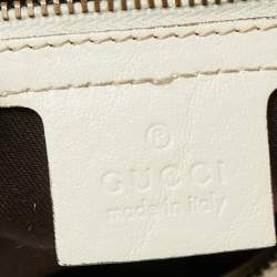 مملوكة مسبقًا حقيبة هوبو غوتشي جلد وكانفاس جي جي أبيض/بيج مزينة حرف جي متداخل