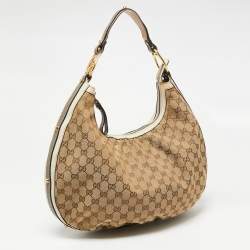 مملوكة مسبقًا حقيبة هوبو غوتشي جلد وكانفاس جي جي أبيض/بيج مزينة حرف جي متداخل