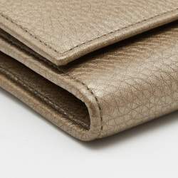 مملوكة مسبقًا محفظة كونتيننتال غوتشي سوهو جلد بيج ميتالك بقلاب 